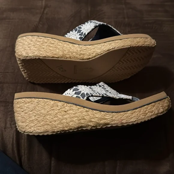 *NWT Volatile, size 8, blue and white - Picture 5 of 8